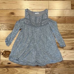 5/$20‼️Maurices Cold Shoulder Top